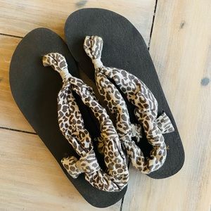 Sanuk Cheetah Yoga Slingshot Flip Flop Sandals